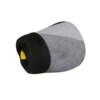 Una pequeña bolsa para magnesio de color gris y negro con una textura ligeramente desgastada. De forma cilíndrica y con una abertura con cordón, su resistente tejido es ideal para la escalada en roca, ya que combina estilo y funcionalidad, recordando a la Jockey Buff Pack Cycle Glen Multi.