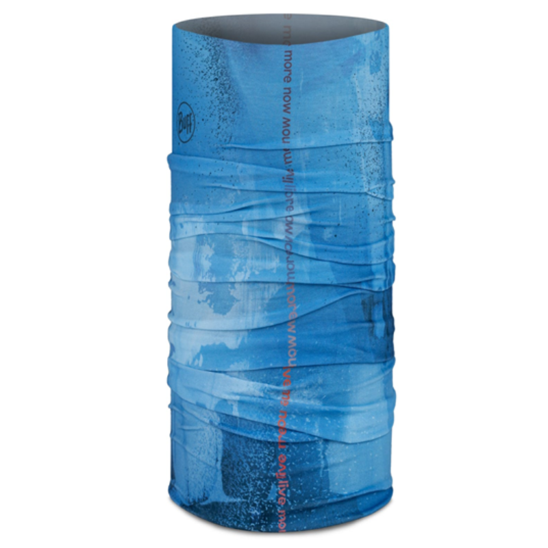 Una bandana Buff Original EcoStretch Neski Multi con patrones artísticos, un logotipo sutil cerca de la parte superior, tonos texturizados de azul y un texto vertical tenue que brinda estilo y funcionalidad.