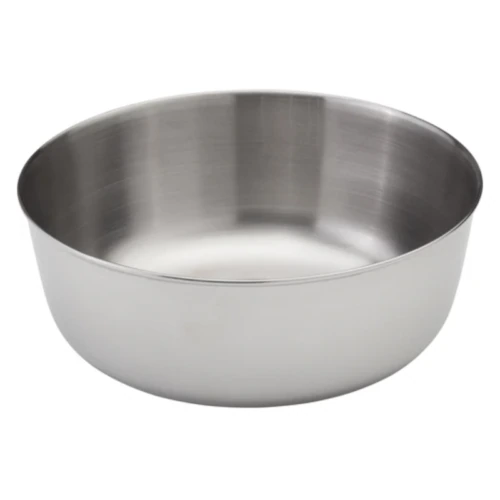 El bol para mezclar de acero inoxidable Plato MSR Alpine (copia) presenta una superficie pulida, un borde ancho y redondeado y un interior profundo ideal para contener ingredientes. Se destaca elegantemente sobre un fondo blanco liso.
