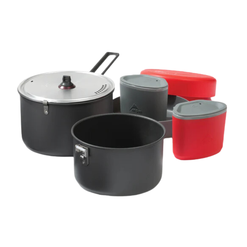 El juego de ollas MSR Titan 2 (copia) incluye dos ollas negras, una elegante tapa plateada y un resistente asa negra. Incluye dos tazas térmicas rojas y grises y un estuche de transporte rojo vibrante, lo que lo hace ideal para cocinar en casa o al aire libre.