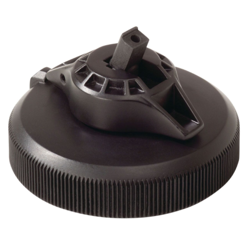 Una tapa base de licuadora de plástico negro con un borde texturizado y un accesorio de cuchilla central presenta un diseño elegante y angular similar al estilo robusto del Kit de Hidratación MSR Domedary (copia), que se muestra sobre un fondo blanco.