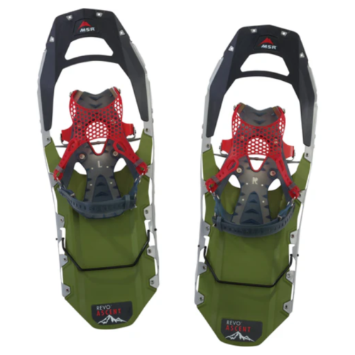 Estas raquetas de nieve, Raquetas de Nieve MSR Lightning Ascent 25 (copia), vienen en verde y negro con fijaciones rojas, y presentan la marca "MSR" en la parte superior y "Revo Ascent" cerca de la parte inferior.