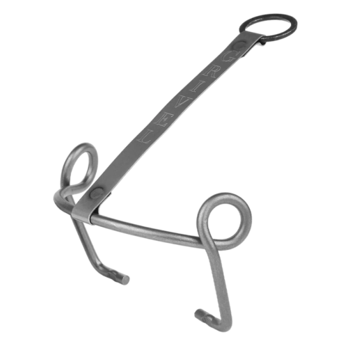 El sacabotas Asegurador Grivel Master Pro (copia) cuenta con una barra plana con texto grabado y dos agarres circulares para facilitar la extracción del calzado, todo ello en un diseño minimalista que resalta sobre un fondo blanco.