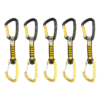 Cinco cintas exprés Cinta Express Grivel, cada una con un mosquetón superior amarillo, una correa negra y amarilla y un mosquetón inferior amarillo con marcas de seguridad, están alineadas en una fila.