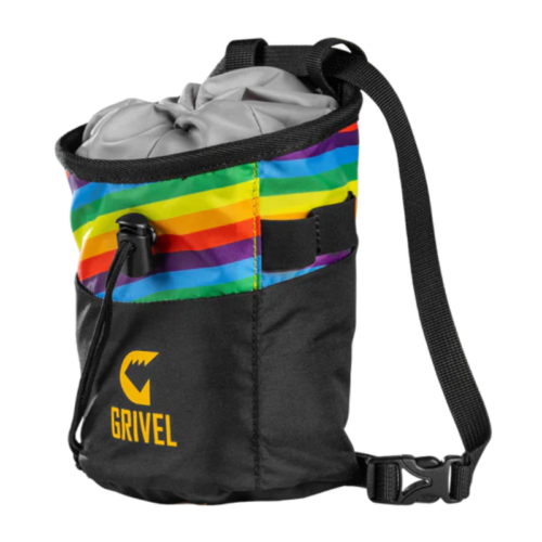 La Bolsa Magnesera Grivel Trend Chalk Bag es un elegante accesorio negro que presenta una vibrante raya de arcoíris, un cierre de cordón seguro y una correa de cintura ajustable con una hebilla de liberación lateral, que combina estilo y funcionalidad a la perfección.