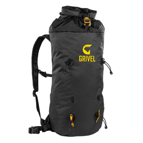 La mochila negra Grivel Spartan 45 cuenta con un cierre enrollable, correas ajustables y varios bolsillos con cremallera. Los detalles en amarillo y el llamativo logotipo de Grivel realzan su diseño, lo que la hace ideal para aventuras en la montaña.