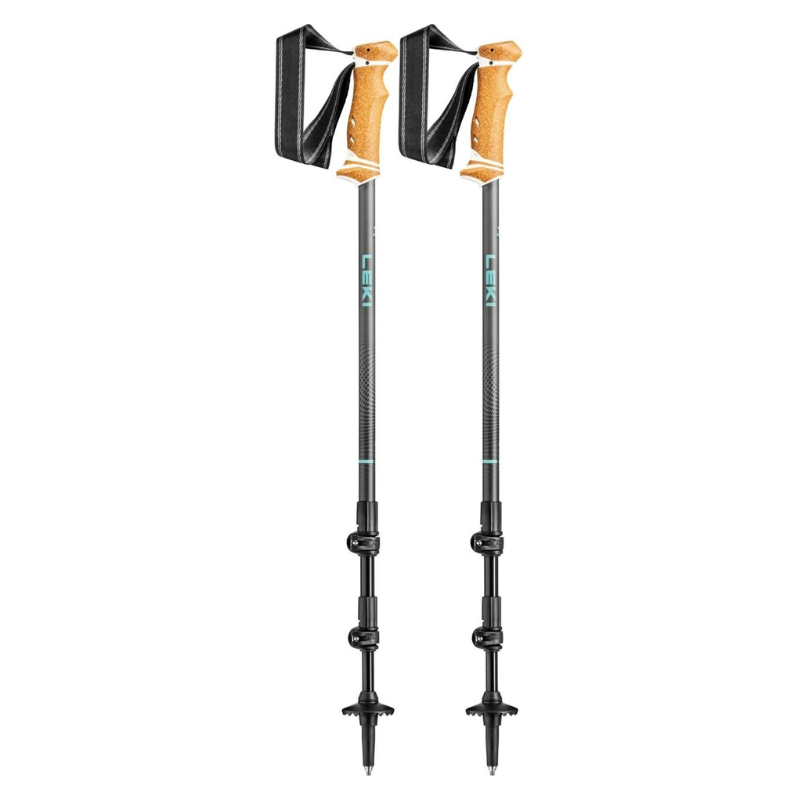 Bastones de trekking Leki Lhasa Mujer: Un par de bastones de trekking negros con mangos ergonómicos de corcho color canela y correas de muñeca ajustables. Con un diseño telescópico de tres segmentos con cierres de palanca para un ajuste fácil, son tu compañero de senderismo perfecto.