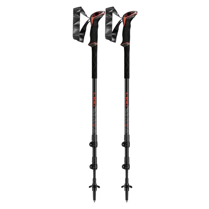Los bastones de trekking Leki Cressida Mujer (copia) son dos bastones de trekking negros ajustables con empuñaduras ergonómicas y correas para las muñecas. Presentan un diseño telescópico con detalles en rojo y mecanismos de bloqueo seguros para un fácil ajuste de la longitud, lo que garantiza un ajuste perfecto en cualquier sendero.