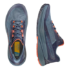 La zapatilla de montaña La Sportiva Akyra II GTX presenta un diseño en azul y naranja con malla transpirable, plantillas Ortholite Hybrid y una forma ergonómica. Perfecta para actividades al aire libre, vista desde arriba y desde un costado.