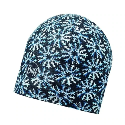 El Gorro Buff Knitted y Polar Yost Navy (copia) es un elegante gorro de invierno con un fondo azul oscuro, grandes copos de nieve de color azul claro y blanco, y el logotipo "Buff" que acentúa sutilmente el costado.