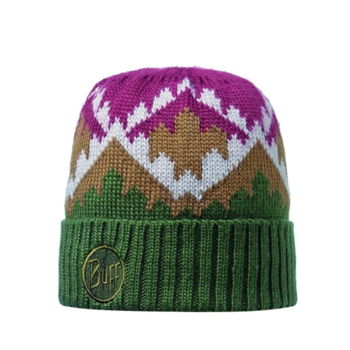 El Gorro Buff Knitted y Polar Margo Brown Taupe tiene un puño verde con un patrón geométrico en morado, blanco y marrón, adornado con un parche circular con el logo "Buff", lo que lo convierte en un accesorio elegante.