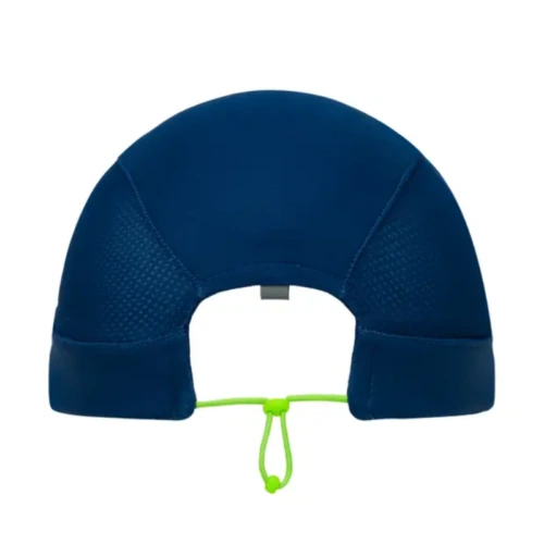 Un casco acolchado azul con superficie texturizada y cordón ajustable verde neón, este accesorio deportivo protector es versátil y cómodo, fiel al estilo de Gorro Buff EcoStretch (copia).
