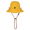 El gorro Jockey Buff Niños 5 Panel Go Black Noru es amarillo, tiene ala ancha, correa ajustable para la barbilla con cierre negro y detalles de costuras. Está diseñado para niños y tiene una pequeña etiqueta en un costado.