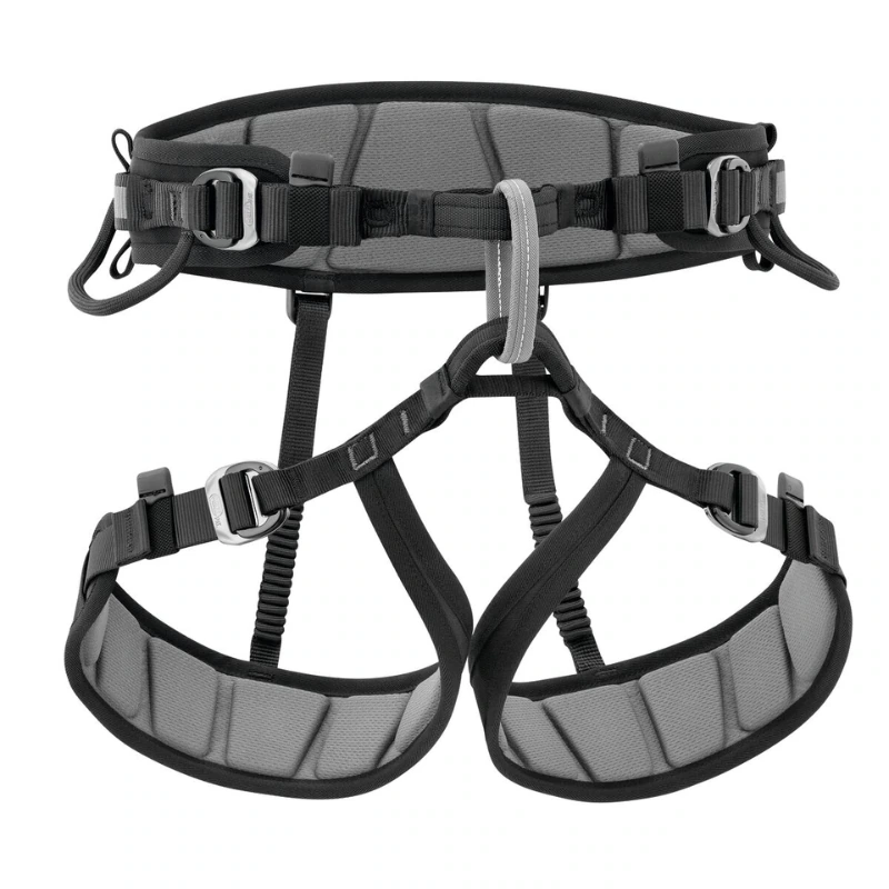 Un arnés de escalada negro y gris con cintura y presillas acolchadas para las piernas, con múltiples hebillas ajustables y presillas para equipo para mayor seguridad y comodidad.