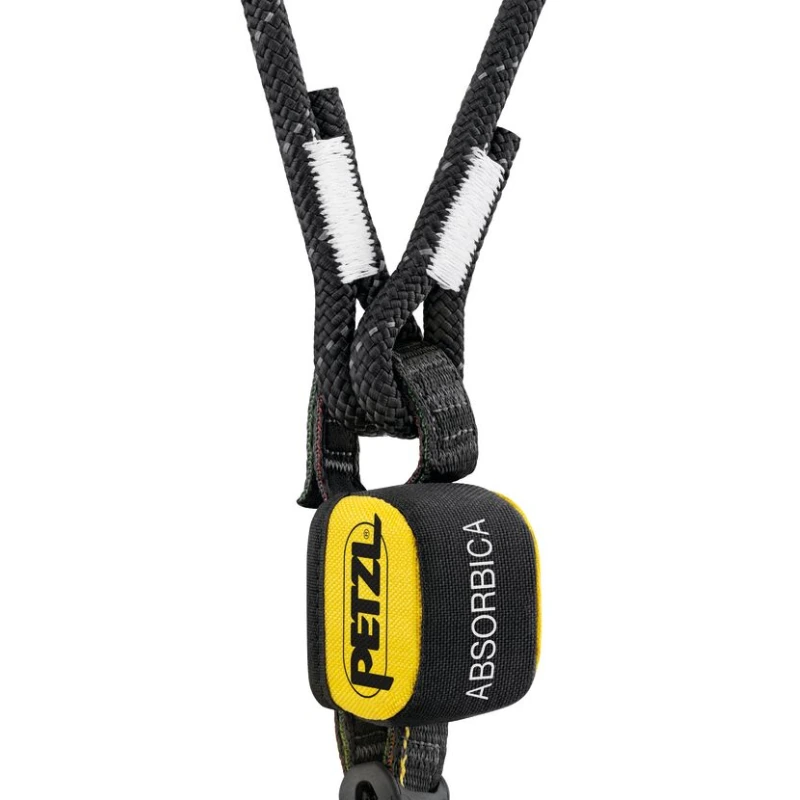 Primer plano de un absorbedor de energía Petzl Absorbica-Y 80, con carcasa negra y amarilla. Dos cuerdas negras con costuras blancas se enhebran y se aseguran mediante un bucle, lo que resalta el diseño fiable de este absorbedor industrial.