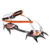 El elegante crampón de senderismo Petzl Irvis, negro y naranja, cuenta con puntas metálicas afiladas para una tracción excepcional en hielo y nieve. Con una correa y hebilla naranjas para una sujeción segura a las botas, su moderno diseño destaca sobre un fondo blanco.