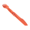 El Set de Cocina Sea To Summit Passage de 3 piezas incluye un tenedor-cuchara de plástico rojo vibrante, que combina tenedor y cuchillo. Su mango cuenta con un clip integrado para facilitar su fijación, lo que lo hace perfecto para cualquier cocina portátil.