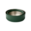 La Taza Plegable Sea To Summit Detour cuenta con un tazón de acero inoxidable más pequeño, alojado en un tazón de cerámica verde con un exterior acanalado, que evoca el diseño compacto de un juego Sea To Summit. Ambos tazones son redondos y encajan a la perfección.