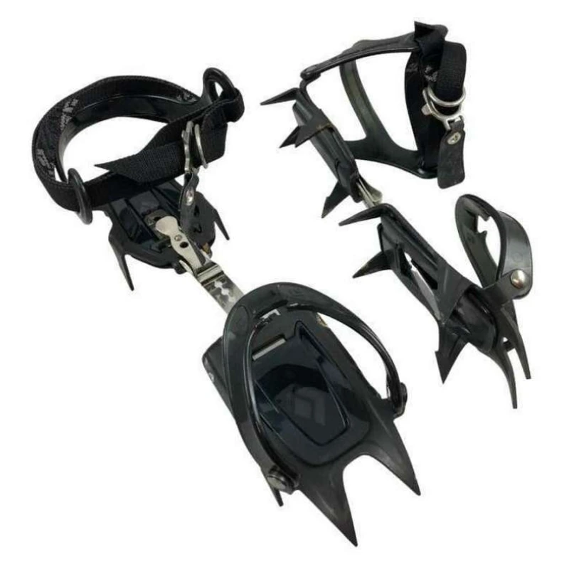 Los crampones Black Diamond Contact Strap para nieve y hielo cuentan con correas ajustables y puntas afiladas, diseñadas para una tracción segura cuando se fijan a las botas sobre nieve o hielo.