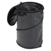 El Basurero Plegable Atakama Outdoor Toltén es un cubo de basura plegable negro con tapa circular con cremallera y asas laterales para transportarlo fácilmente, ideal para aventuras al aire libre. Es resistente y ligero.