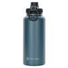 La Botella Térmica Atakama Outdoor 710ml (copia) es una botella de agua de acero inoxidable azul con una tapa resistente de color negro y un asa de transporte, que presenta "ATAKAMA OUTDOOR EQUIPMENT" en el frente, ideal para aventuras.