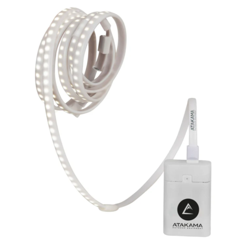 La Lámpara Led Line Atakama Outdoor Cruz del Sur 750lm, que cuenta con una tira de LED en espiral y un paquete de batería rectangular blanco etiquetado "ATAKAMA Outdoor", es perfecta para los aventureros listos para iluminar su camino a través de la naturaleza o bajo la Cruz del Sur.