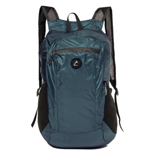 Presentamos la Mochila Plegable Atakama Outdoor Carbón 32L (copia): una elegante mochila azul y negra con correas de hombro ajustables, múltiples compartimentos con cremallera y un pequeño y elegante logotipo en el frente.