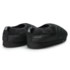 Las Pantuflas Térmicas Atakama Outdoor Aysén Nu-B Foam son zapatillas negras sin cordones con tejido acolchado, suela plana y espuma Nu-B para mayor comodidad. El logotipo de la marca ATAKAMA se encuentra en el lateral y la tira trasera presenta un logotipo circular inspirado en Aysén.