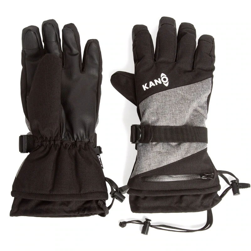 Un par de guantes de invierno negros y grises con correas ajustables en las muñecas y cordones en los puños. Un guante tiene la palma hacia arriba, mostrando un agarre texturizado; el otro, la palma hacia abajo, con el logotipo "Kanu" visible.