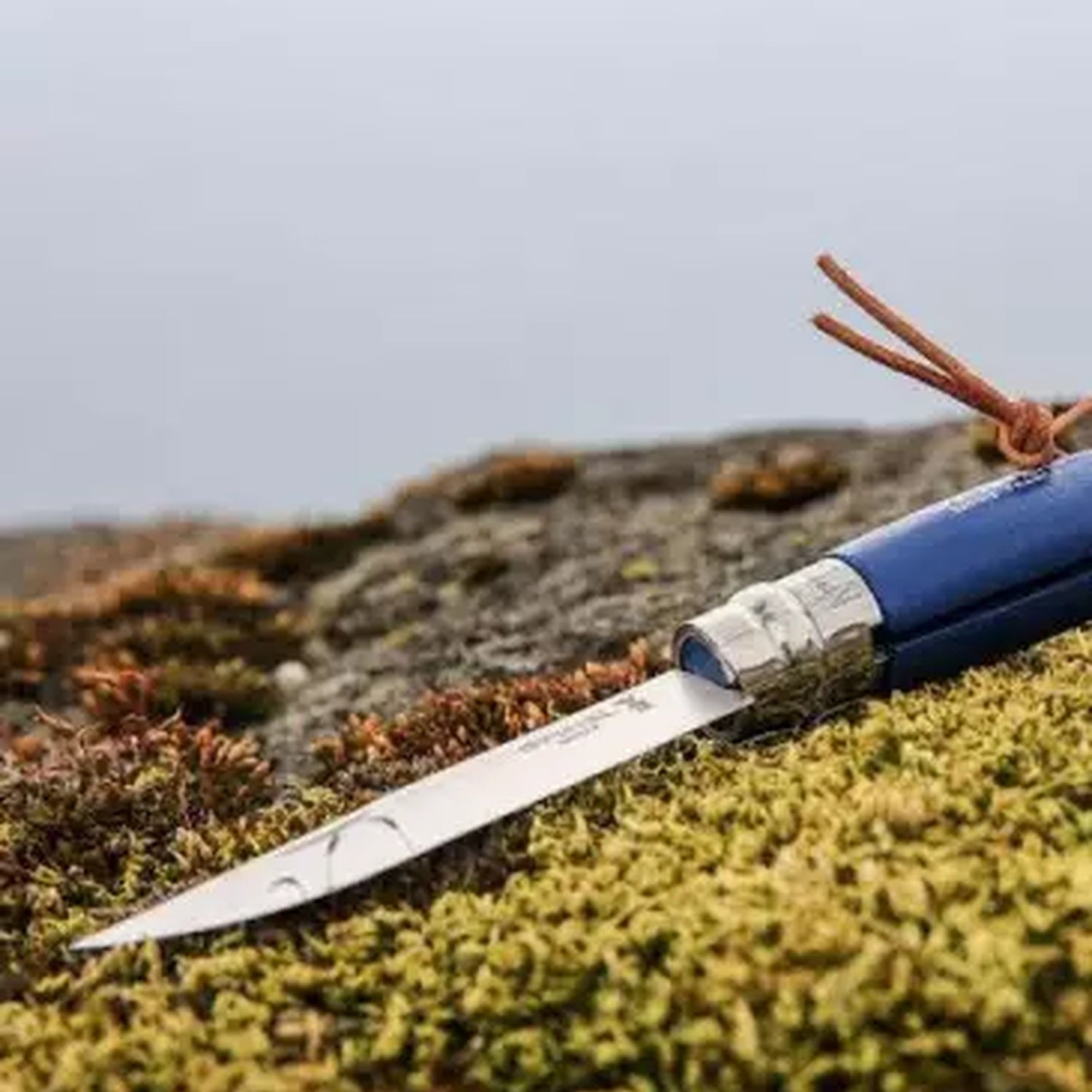 Cuchillo Opinel N°8 con Lazo de Cuero