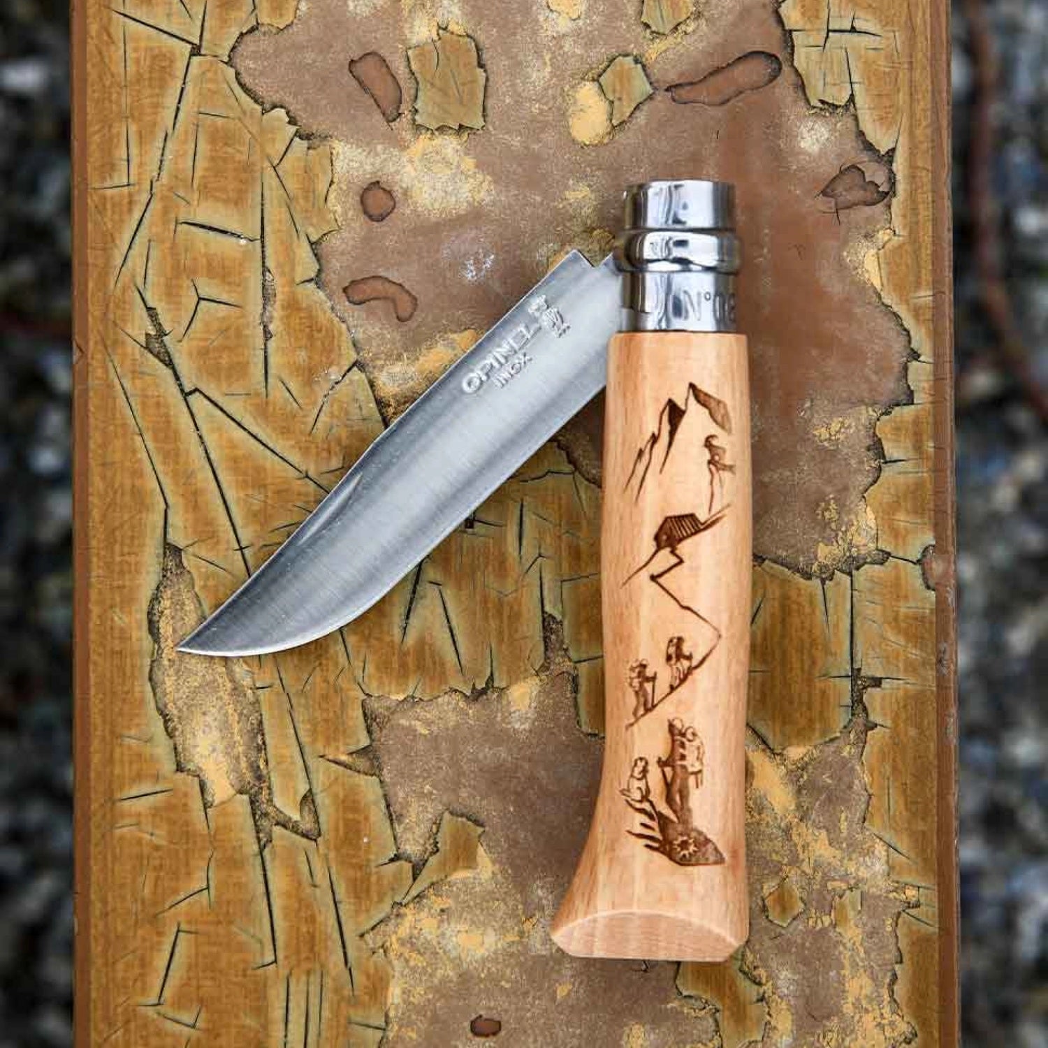Cuchillo Opinel N°8 con Grabado de Montaña