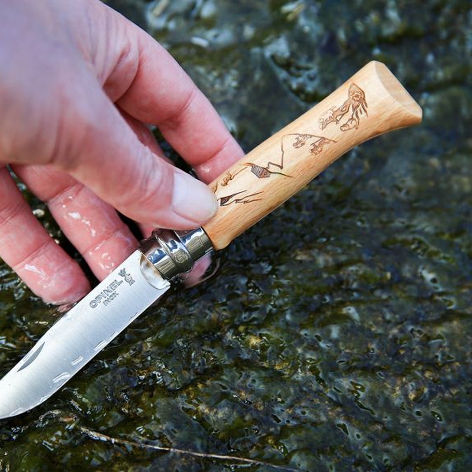 Cuchillo Opinel N°8 con Grabado de Montaña