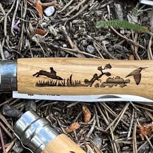Cuchillo Opinel N°8 con Grabado de Liebres